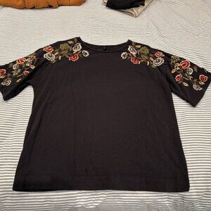 Stradivarius, Black, Floral Embroidered tee / t-shirt, size M